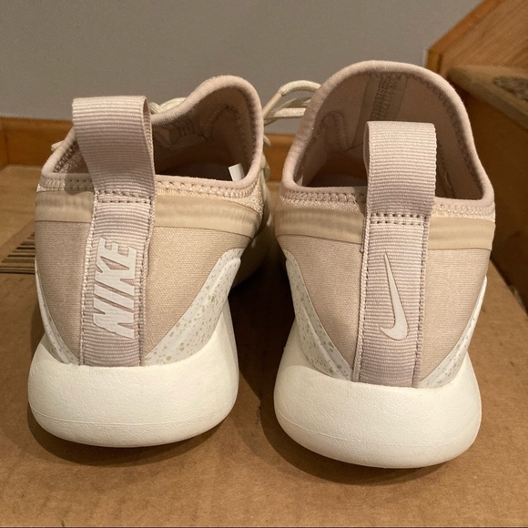 nike running sneakers - Picture 5 of 5